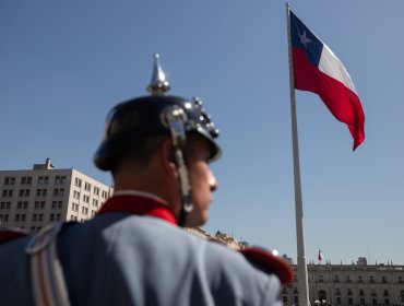 FACH da inicio al Mes del Aire y del Espacio con izamiento de la Gran Bandera Nacional
