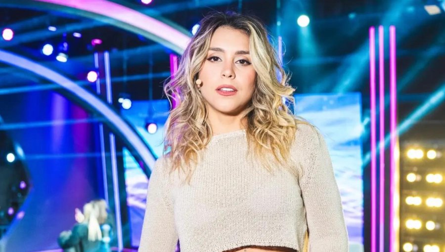 Carlyn Romero desata polémica al grabarse manejando: ONG "No Chat" denuncia grave irresponsabilidad