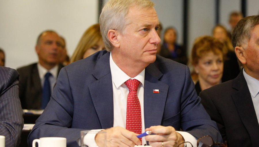 Kast da por cerrada polémica del cable chino, pero defiende al embajador de EE.UU. y apunta contra el Gobierno