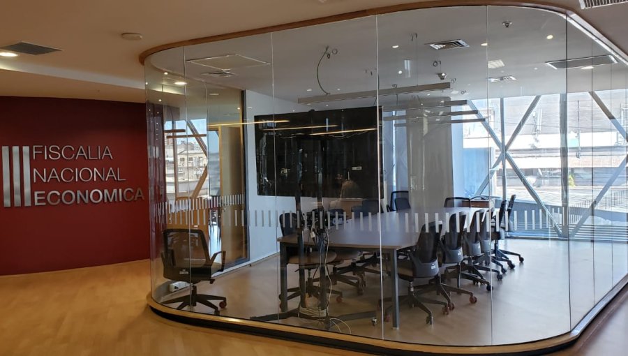 Fiscalía Nacional Económica y SII sellan acuerdo para intercambiar información clave y reforzar control de fusiones empresariales