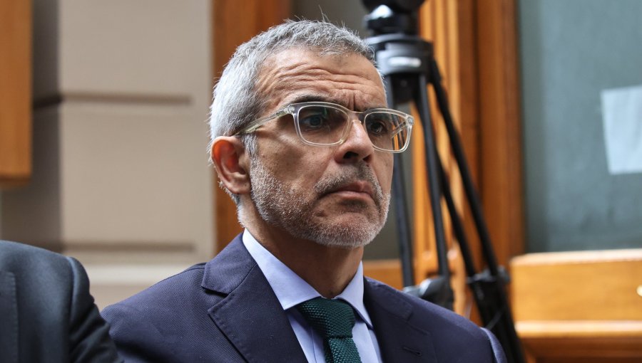 Ministro Cordero critica proyecto de conmutación de penas y advierte: “Puede parecer un indulto general encubierto”