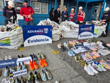 Interceptan en el Puerto de Valparaíso un cargamento con 16 mil zapatillas falsificadas que fueron declaradas como "usadas"
