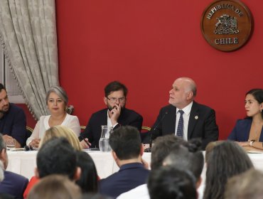 Gobierno desdramatiza descuelgues en cónclave oficialista realizado en La Moneda