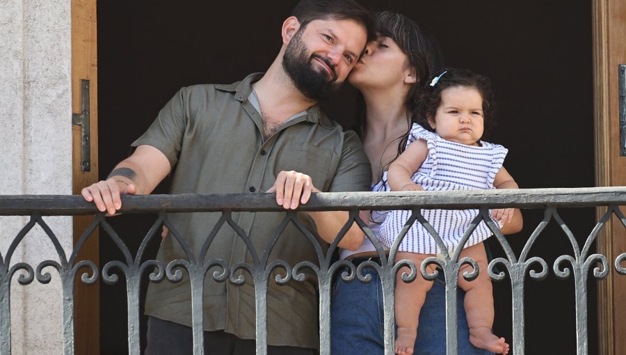 Presidente Gabriel Boric se despide de sus adherentes desde el Palacio de La Moneda