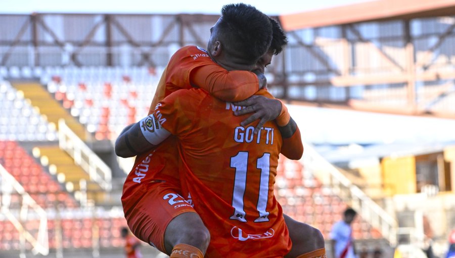 Gustavo Gotti lideró la goleada que le dio el liderato del Ascenso a Cobreloa ante Curicó Unido