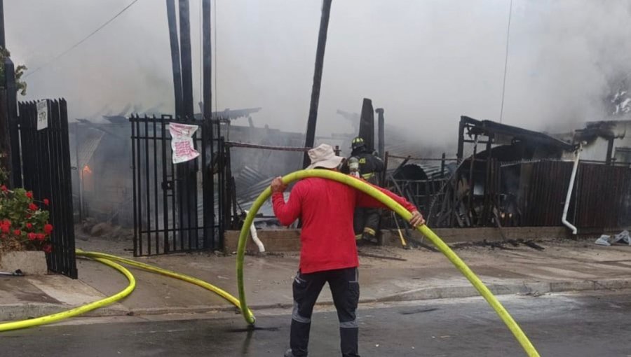 Fatal incendio en Olmué: adulto mayor pierde la vida en siniestro estructural