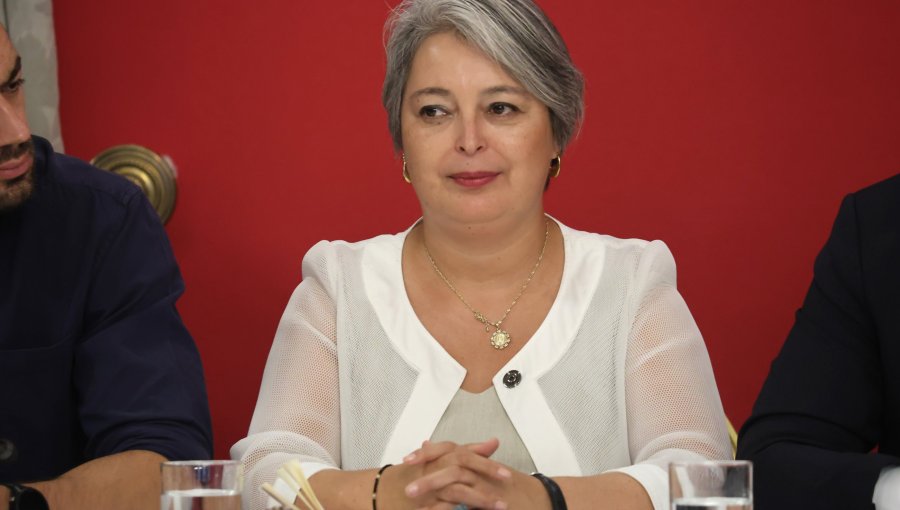 Jara reaparece tras el 8M: critica a Kast, cuestiona acto en La Moneda y confirma que seguirá militando en el PC