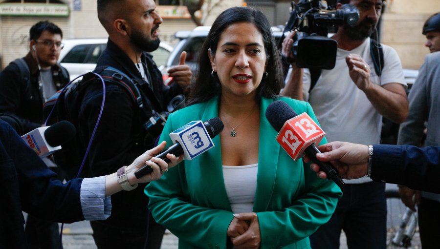 Alcaldesa de Quinta Normal confirma protección para ella y funcionarios tras hallazgo de cadáver frente a su casa