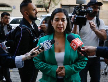 Alcaldesa de Quinta Normal confirma protección para ella y funcionarios tras hallazgo de cadáver frente a su casa