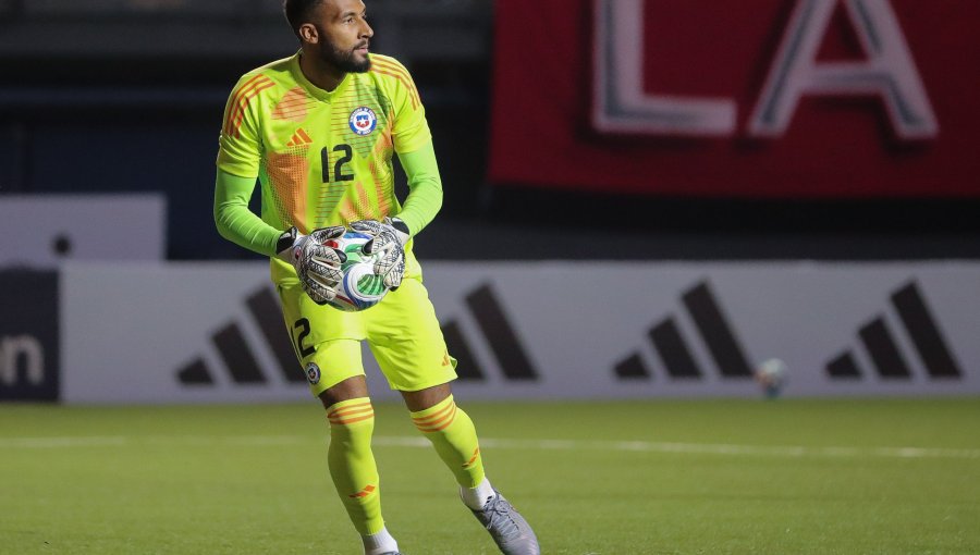 Muralla chilena en Inglaterra: Vigouroux brilla con tapadón y se consolida entre los mejores arqueros de la Championship