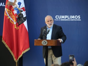 Montes defendió su permanencia durante crisis que enfrentó el Minvu: "Podría haber salido arrancando de varios de los hechos"