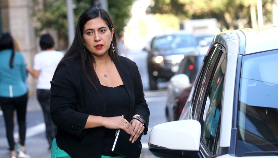 Alcaldesa Delfino se reunirá con ministro Luis Cordero tras macabro hallazgo de un cadáver frente a su casa en Quinta Normal