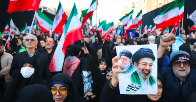 Irán confirma contactos con Rusia, China y Francia para frenar la guerra y advierte que EE.UU. e Israel “pagarán un precio”