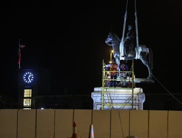 Monumento al general Baquedano regresa a su plaza a casi cinco años de su retiro
