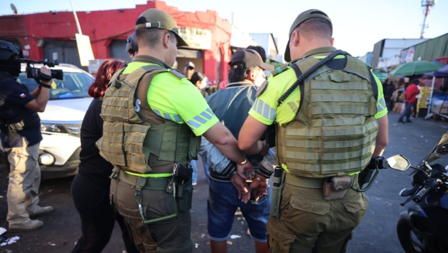 Detectan alrededor de 40 personas en situación migratoria irregular durante masivo operativo en la Vega Central en Recoleta