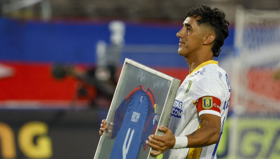 El emotivo regreso de “Rocky”: Osvaldo González se reencontró con la U entre homenajes y recuerdos