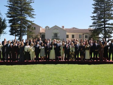 Kast se toma la primera foto oficial junto a sus 24 ministros en palacio presidencial de Viña