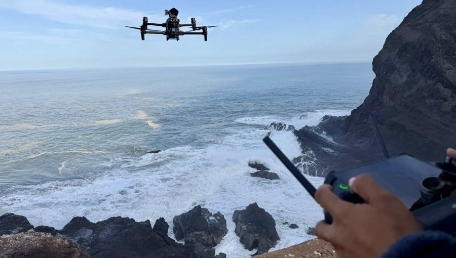 Despliegan drones de alta tecnología para buscar a dos hombres que llevan cuatro días desaparecidos en Caleta Vitor de Arica