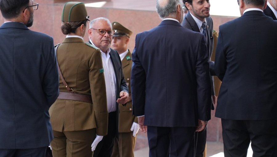 Gobernador Mundaca tras cambio de mando: “Seguiremos trabajando por el bienestar de las regiones y profundizar la descentralización”