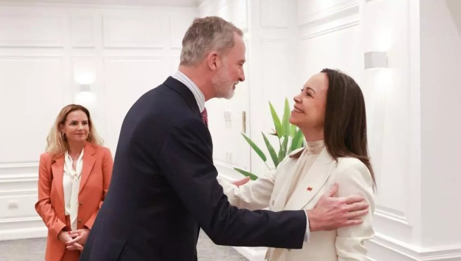 Rey Felipe VI mantuvo en Chile un encuentro con la opositora venezolana María Corina Machado