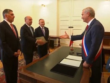 Presidente Kast firma los primeros decretos de su Gobierno con foco en seguridad, frontera, reconstrucción y las arcas públicas