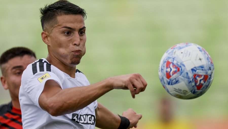 Jonathan Villagra explica cómo lidia con la presión en Colo-Colo: "Uno tiene que saber que te van a escribir de todos lados"