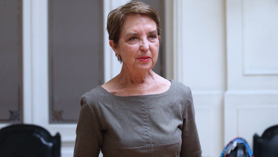 Gloria Hutt rechaza idea de unificar empresas portuarias de Valparaíso y San Antonio, y apuesta por una "coordinación mayor"