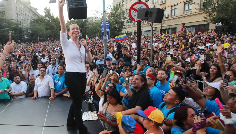 Cerca de 16 mil venezolanos se congregaron en Santiago durante encuentro convocado por María Corina Machado