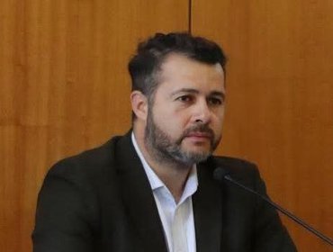 Condenan a exfuncionario que arrancó de un mordisco parte de la oreja izquierda del alcalde de Melipeuco