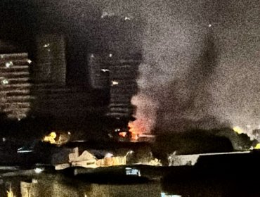 Incendio estructural afectó a cité y local comercial en la población Vergara de Viña