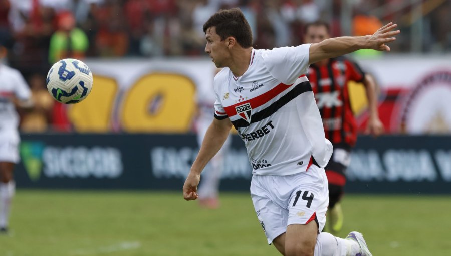 Sao Paulo de Gonzalo Tapia trepó al primer lugar del Brasileirao: el chileno fue suplente