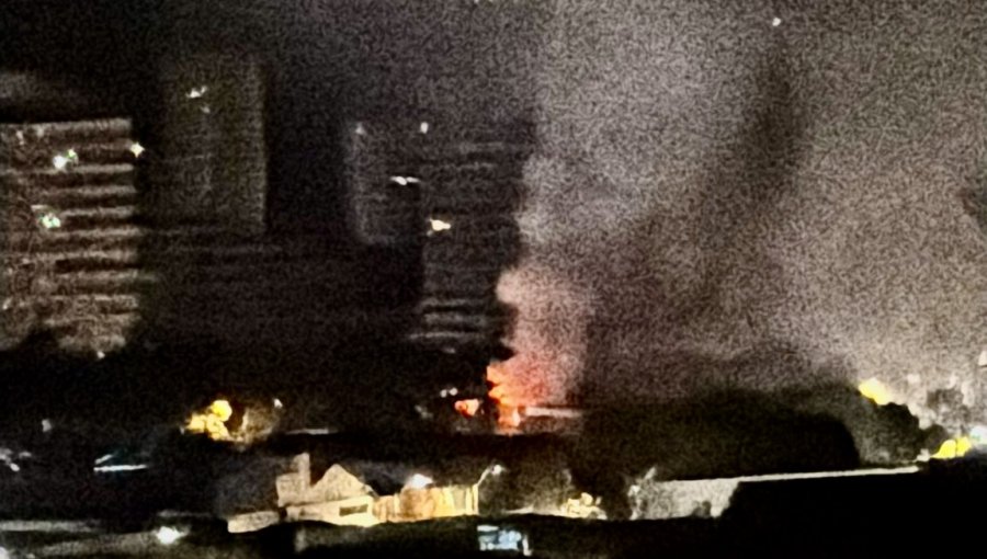 Incendio estructural afectó a cité y local comercial en la población Vergara de Viña