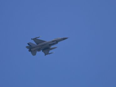 Aviones F-16 de la FACh deleitaron a los habitantes de la región de Valparaíso: mira algunas imágenes del sobrevuelo