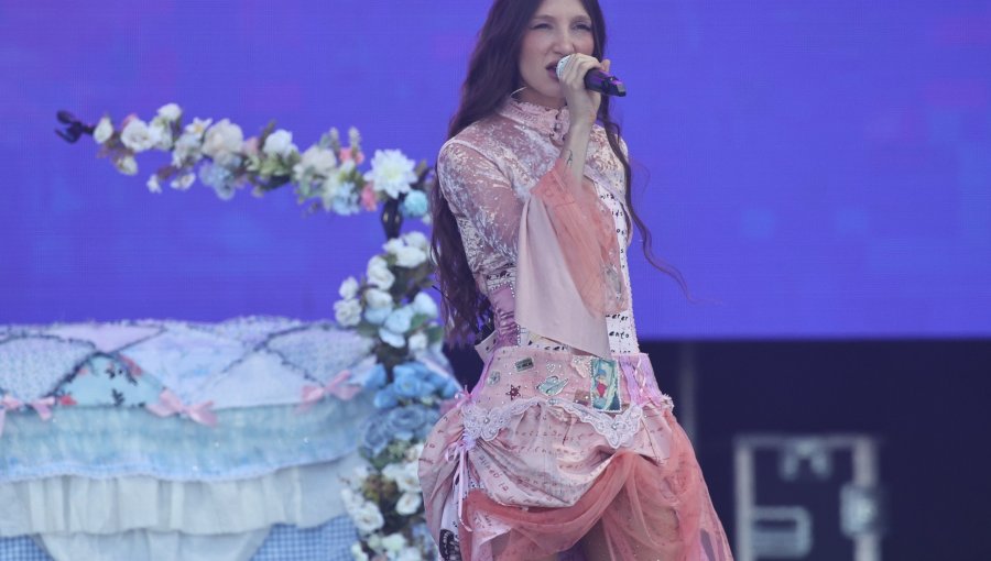 Yami Safdie llevó su universo emocional a Lollapalooza Chile 2026