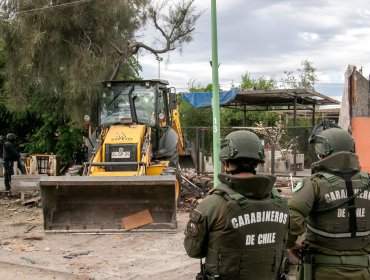 Derriban mausoleos narco, rucos y retiran 14 cámaras instaladas irregularmente en Lo Espejo