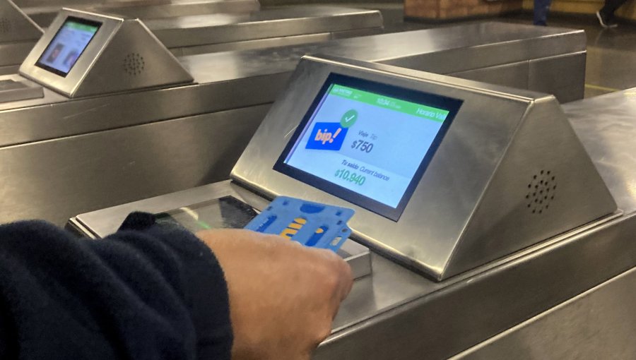 Pago Ágil despega en el Metro: más de 1,6 millones de viajes ya se pagan con tarjetas y billeteras digitales