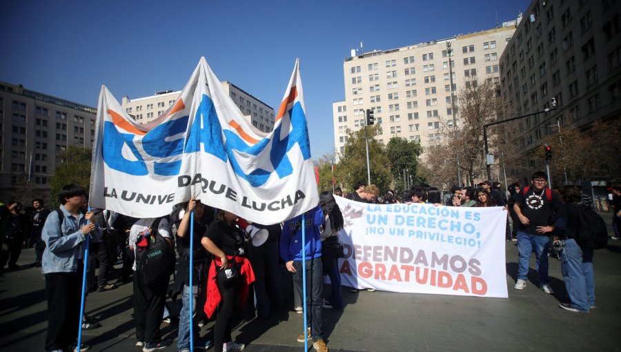 Dirigentes estudiantiles evalúan movilización nacional por restricción a la gratuidad