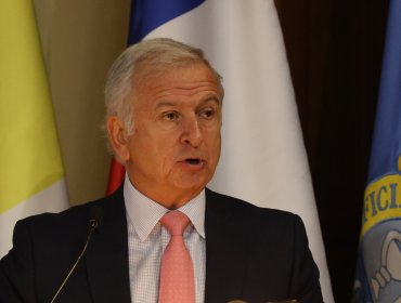 Exministro Larraín analiza la situación fiscal y dice que "hay un deterioro significativo en los últimos tres años"