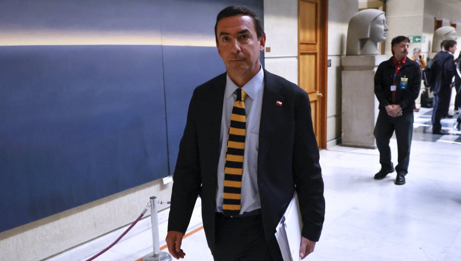 Ministro de Justicia confirmó que el Gobierno retiró de Contraloría el Plan Nacional de Derechos Humanos para someterlo a revisión