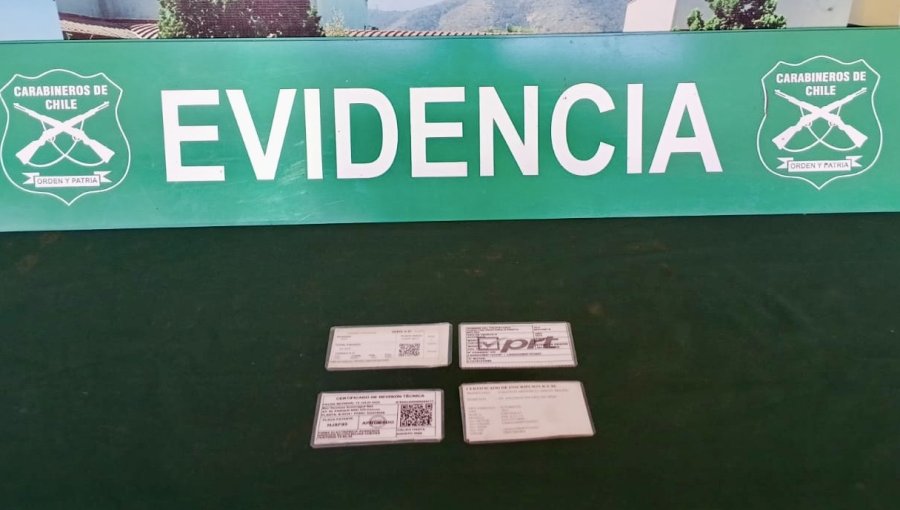 Conductor fue detenido en Hijuelas por portar permiso de circulación falso durante control en la ruta 5 Norte