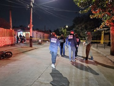 Adolescente de 17 años murió tras ser baleado desde un vehículo en plena vía pública en Cerro Navia