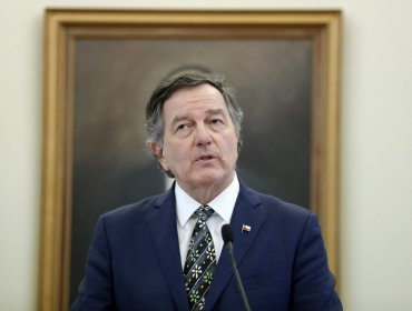 Gobierno designa a cinco nuevos embajadores ante organismos internacionales: Roberto Ampuero asume en la ONU