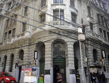 Dan inicio a obras que mejorarán fachada del ex edificio de Bolsa de Valores en Valparaíso