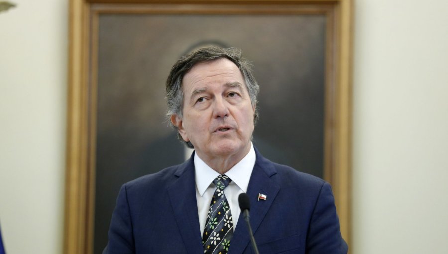 Gobierno designa a cinco nuevos embajadores ante organismos internacionales: Roberto Ampuero asume en la ONU