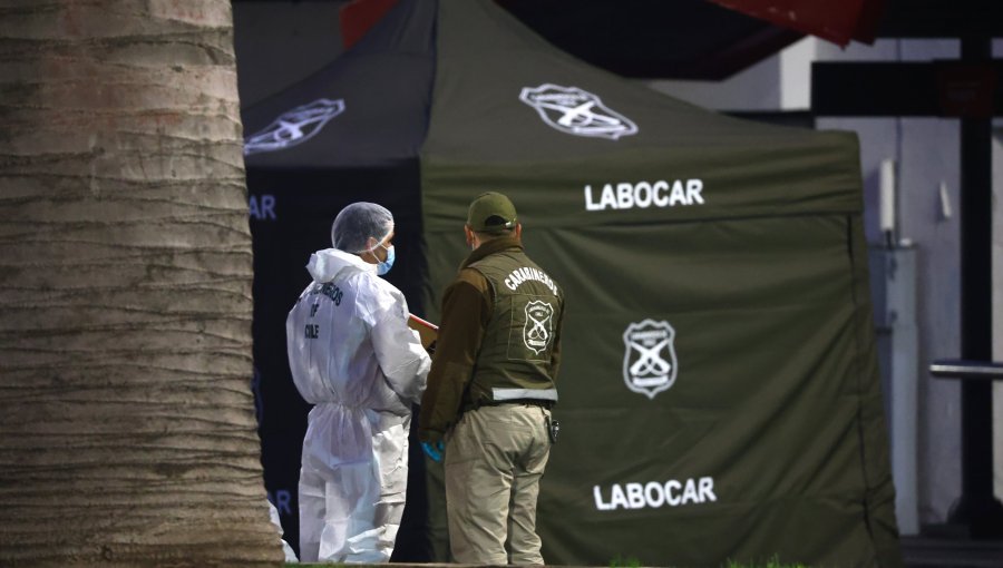 Brutal femicidio en Paine: hombre apuñala a su conviviente en la calle y huye