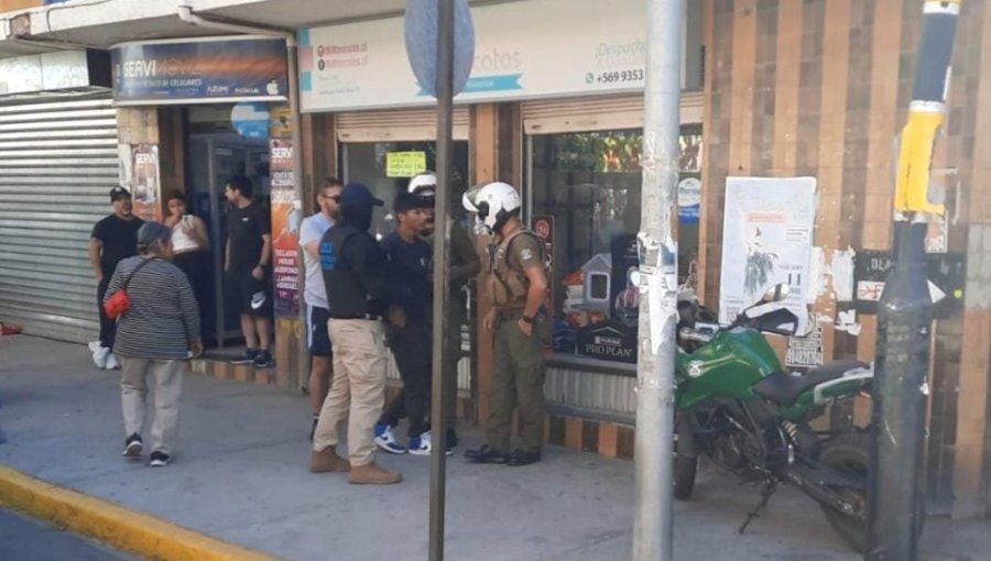 Detienen a sujeto que robó un celular a una mujer en pleno centro de Villa Alemana: delincuente portaba un arma cortante