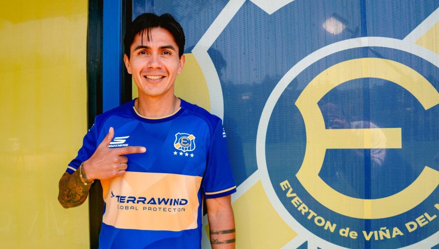 Dieter Villalpando recibe dura sanción tras expulsión en el partido de Everton ante la UC y por insultar al árbitro