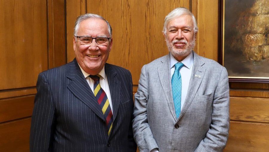 Ministro de Agricultura ratifica a Carlos Furche como director nacional del Instituto de Investigaciones Agropecuarias