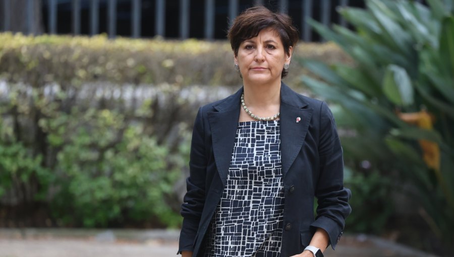 "Telefonazo" para atención de madre de Aguilera: Parlamentarios evalúan acusación constitucional contra exministra de Salud