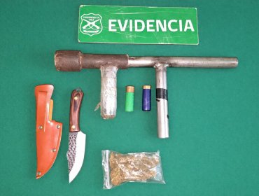 Fiscalización policial termina con tres sujetos detenidos en El Quisco: portaban arma de fuego artesanal, munición y droga